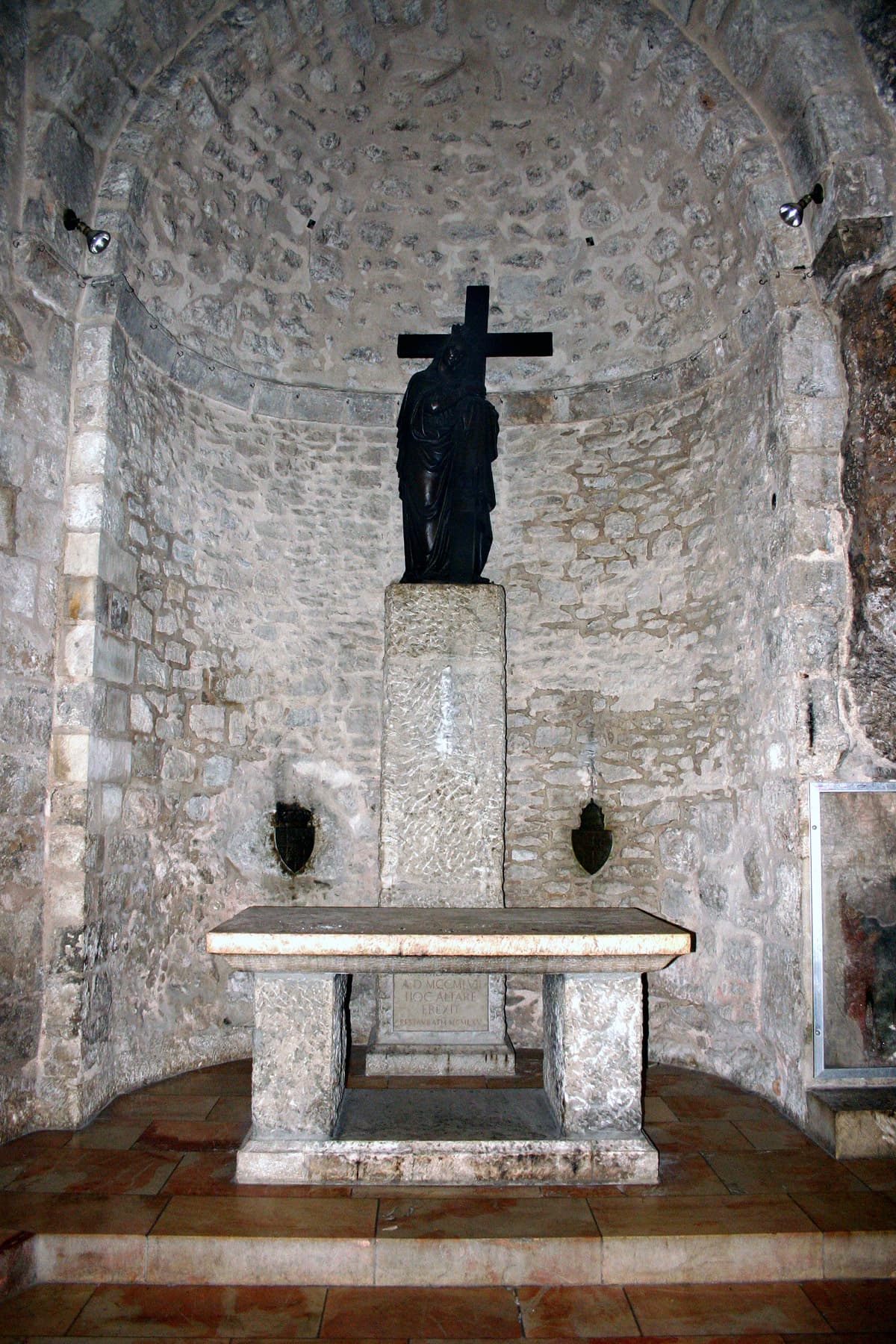 Latin Altar