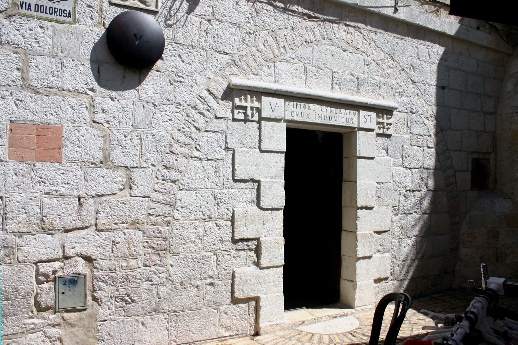 V Exterior