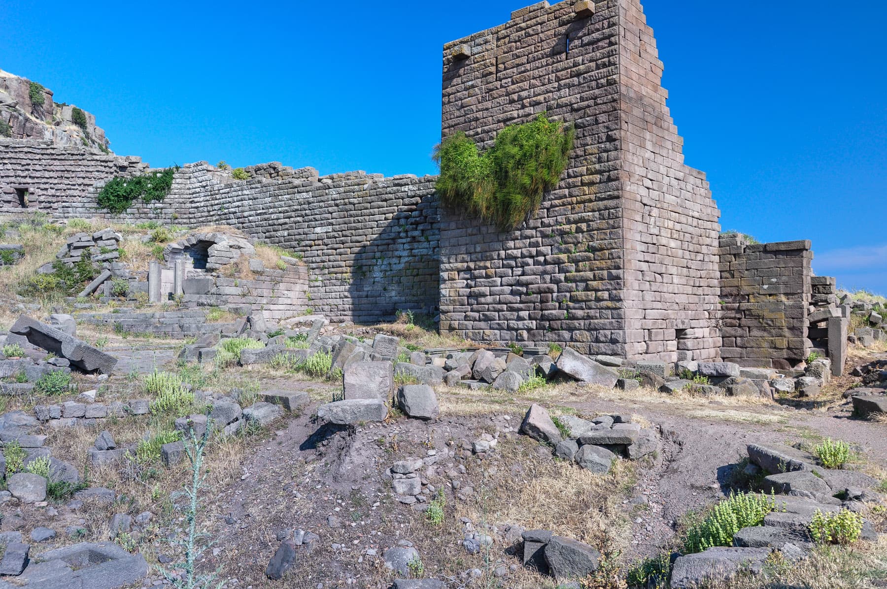 Monumental Tomb and Western Gate